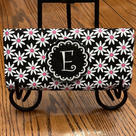 Mainstreet Collection Wallet Womens Black White Daisies E Monogram Trifold - Picture 1 of 13
